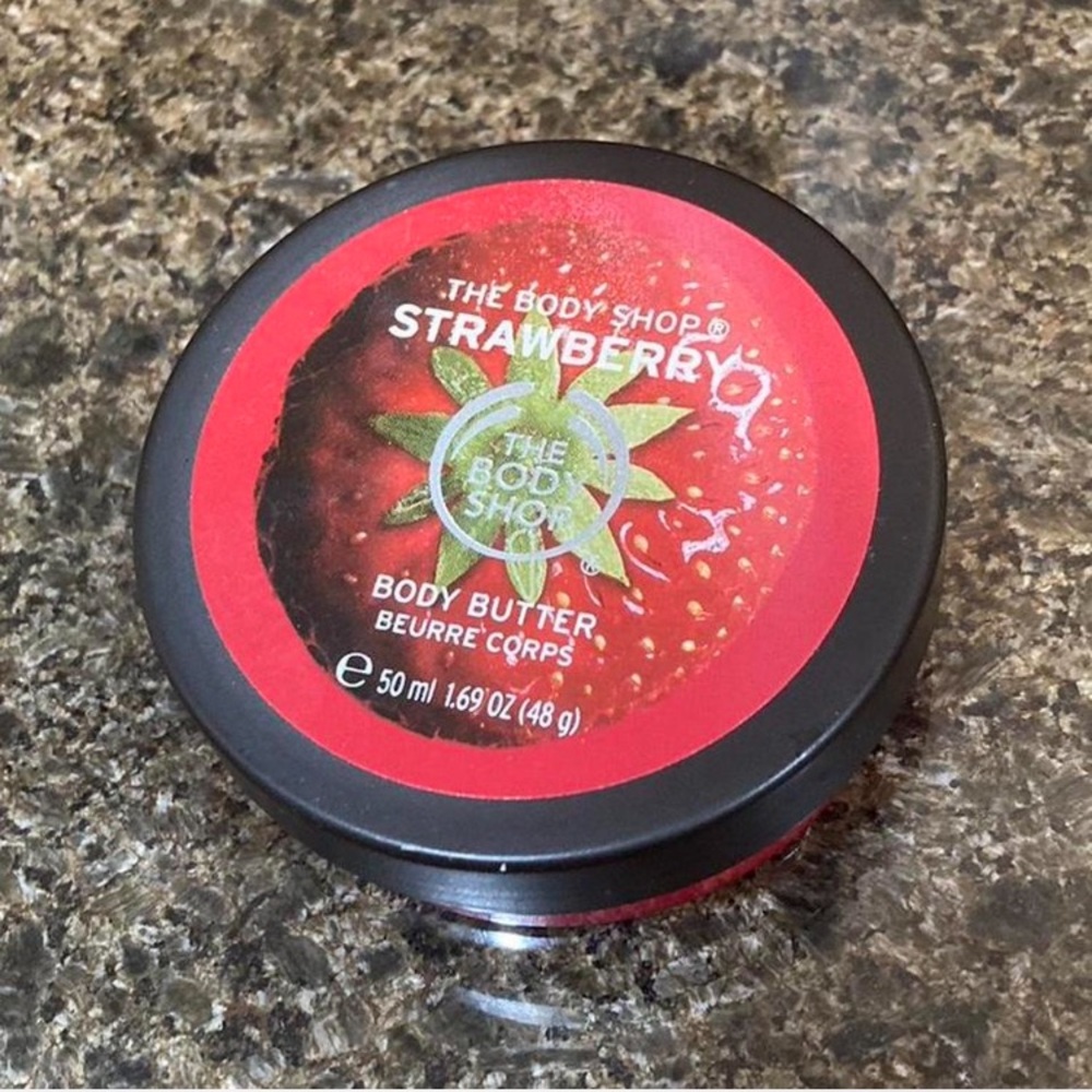 The Body Shop Strawberry Body Butter - Red